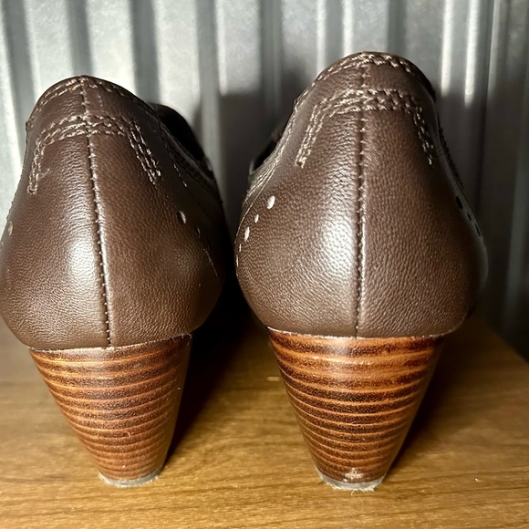 Brown Yuu Shoes size 11 - Picture 3 of 4